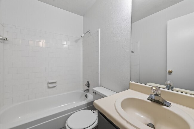 Building Photo - 9131 Goodmeadow Dr