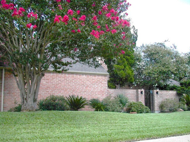 Building Photo - 2303 Cherry Bend Dr