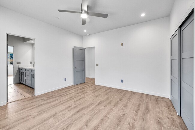 Building Photo - 7760 Arrowhead Dr