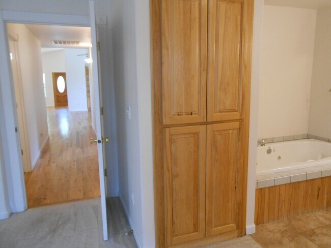 Building Photo - 62677 Hawkview Road