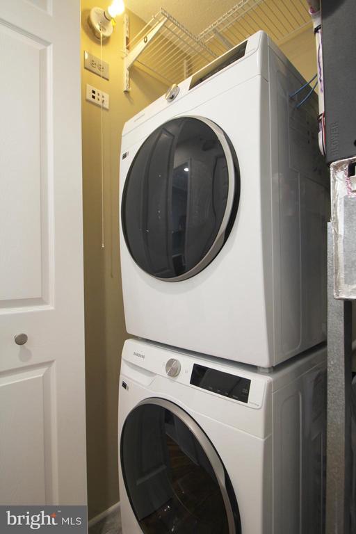 Building Photo - 1956 Villaridge Dr