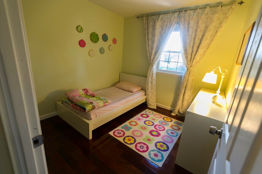 Building Photo - 540 Valleywood Rd