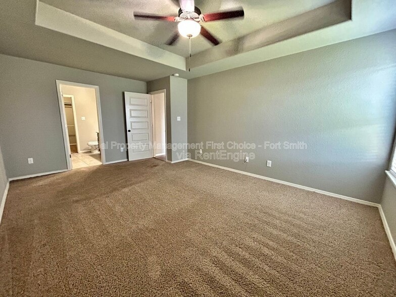 Building Photo - 423 Ridge Point Dr