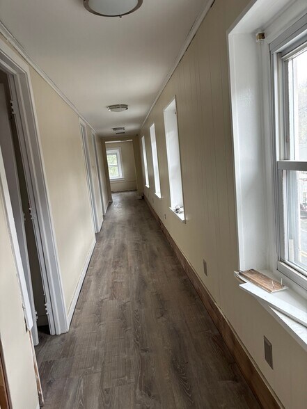 Building Photo - 2233 Farmington Ave