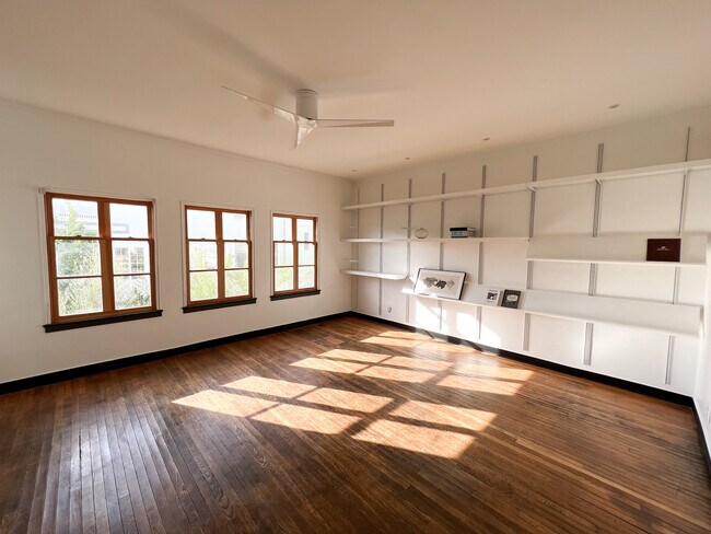 Building Photo - 234 Columbia Pl