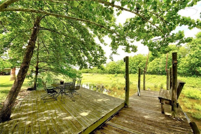 Building Photo - 121 Spur 191