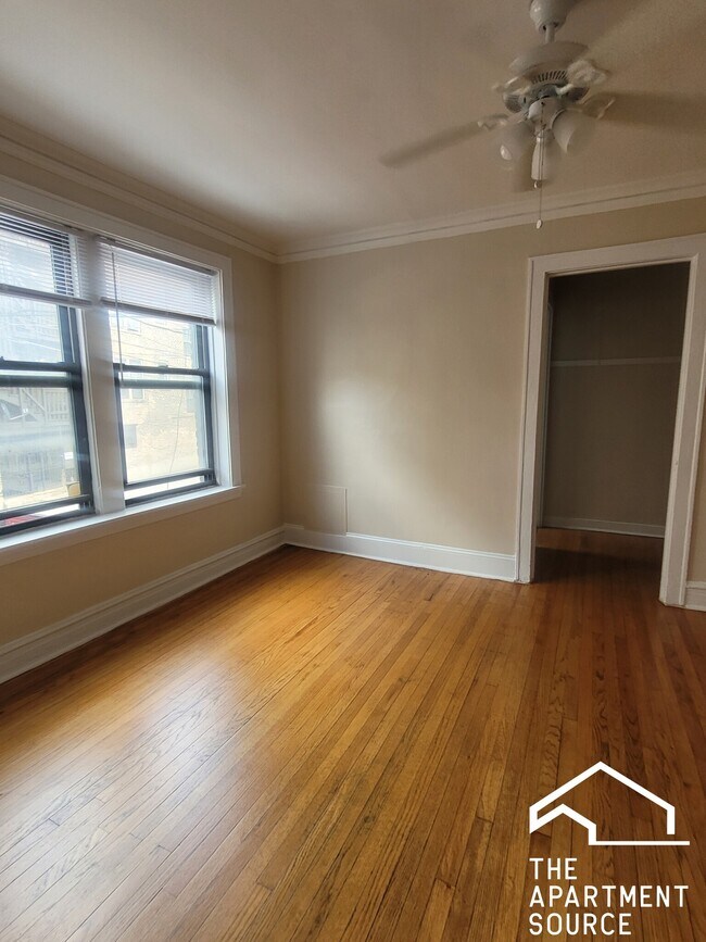 Building Photo - 1717 W North Shore Ave