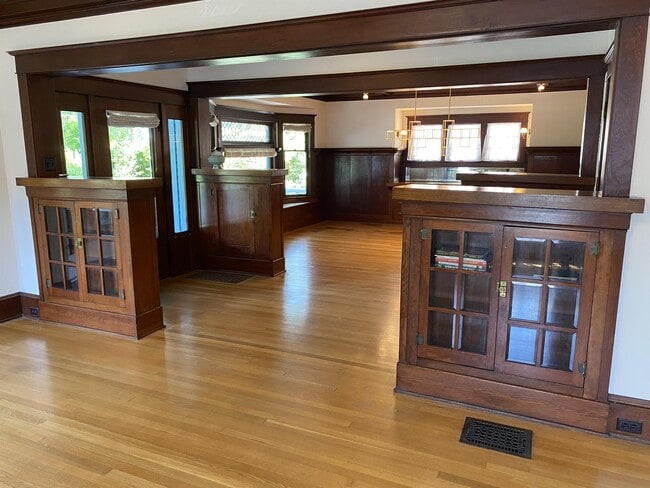 Building Photo - 1614 SE 22nd Ave