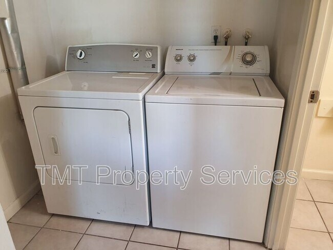 Building Photo - 7648 La Mancha Way