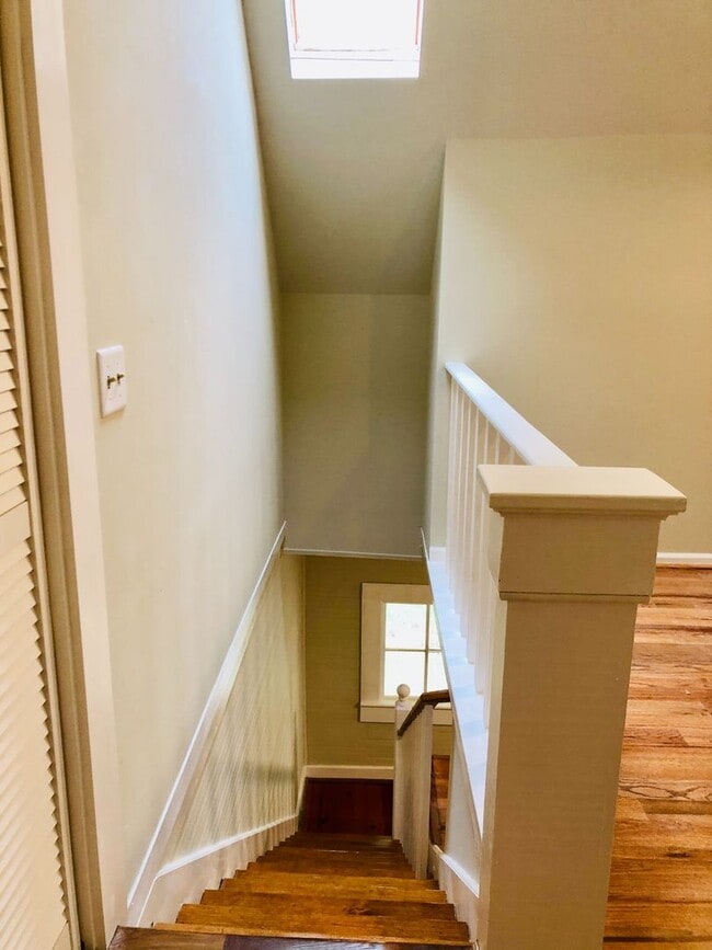 Building Photo - Plum Street-3 bedroom/2 bath home with large rocking chair front porch!