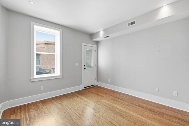 Building Photo - 2128 1st St NW