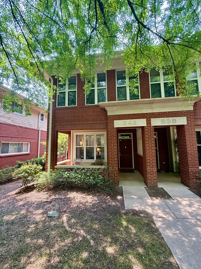 Primary Photo - 542 E 9th St