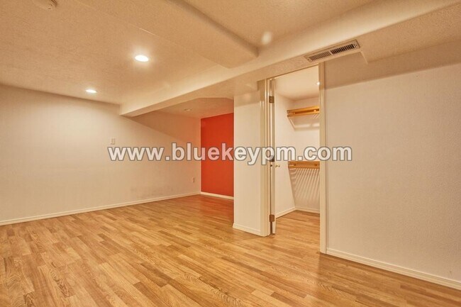 Building Photo - 3 Bed, 3 Bath Home with a LARGE 1/2 Acre Yard and Deck, Boathouse and 2 Bonus Rooms