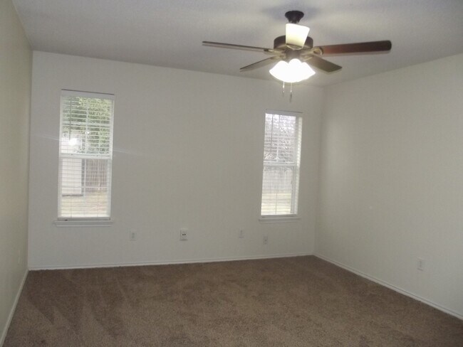 Building Photo - Three Bedroom in South Lubbock