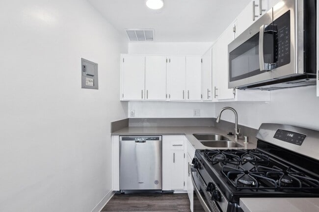 Interior Photo - 1253 Havenhurst Drive