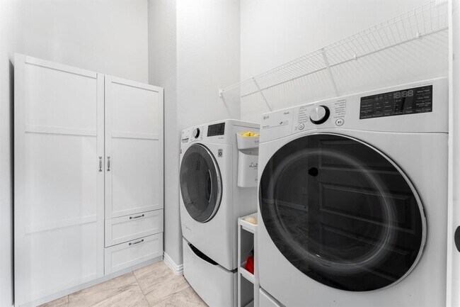 Building Photo - 40560 Goldeneye Pl