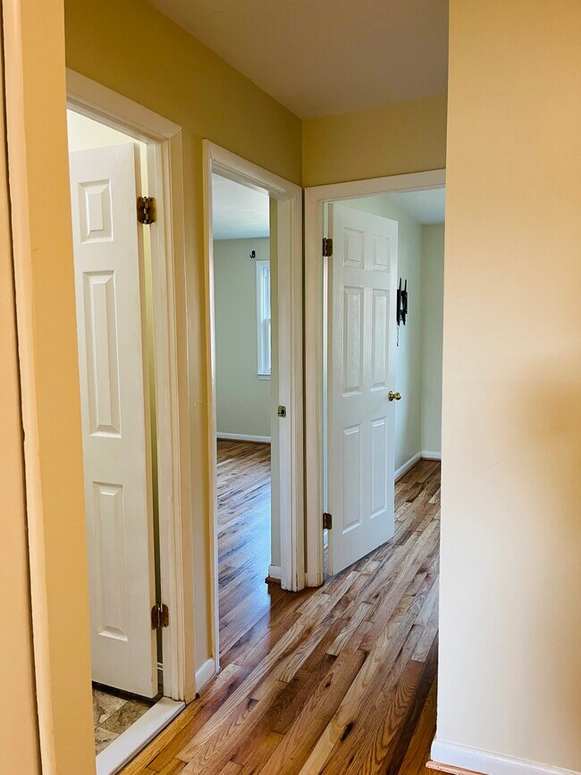 Building Photo - 2 Wimbledon Ln