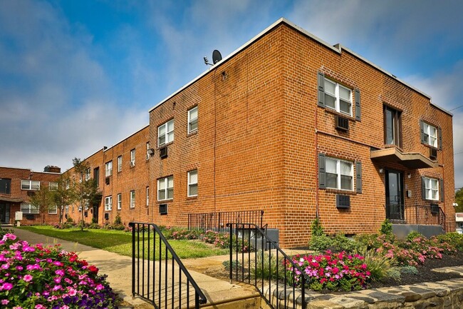 Primary Photo - Longshore Apartments