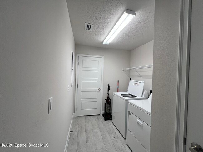 Building Photo - 8752 Waterstone Blvd