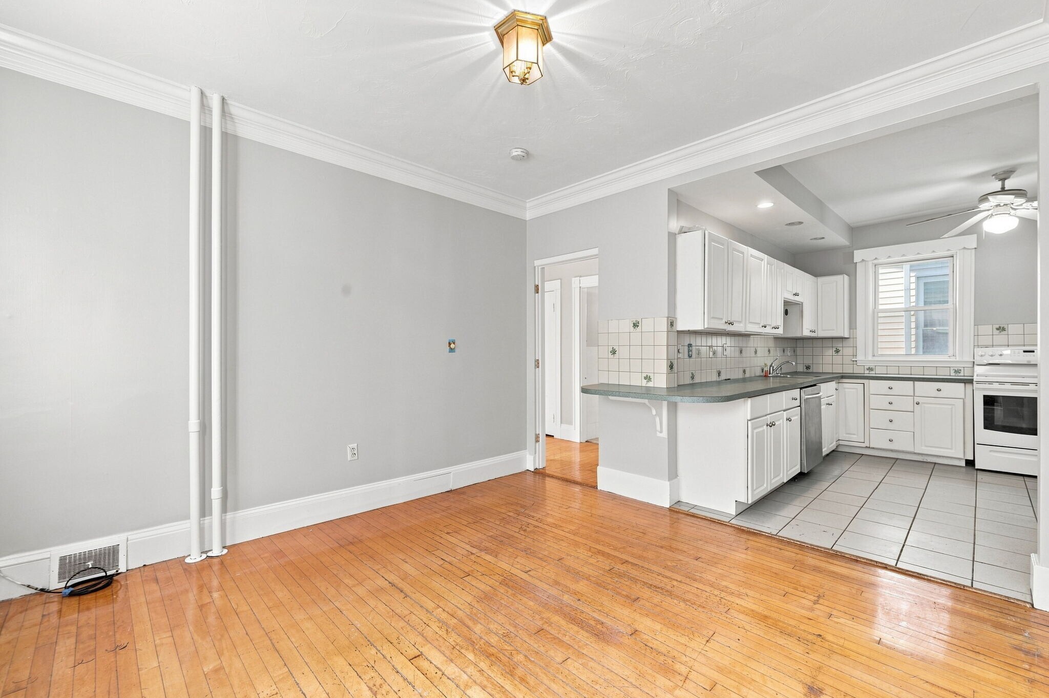 Building Photo - 147 Murdock St