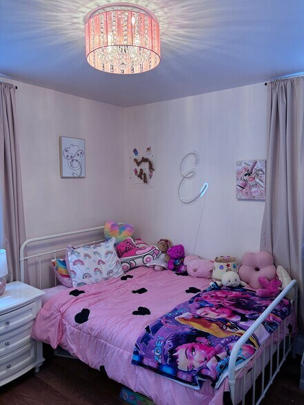 Building Photo - 4 Parente Ln N
