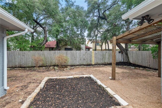 Building Photo - 1904 Dayflower Trce