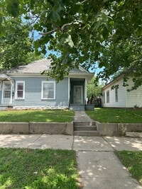Building Photo - 728 E Ave B