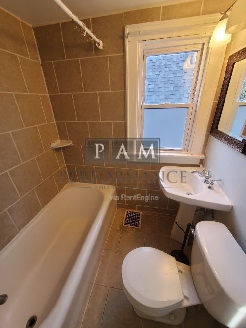 Building Photo - 1114 16th Ave