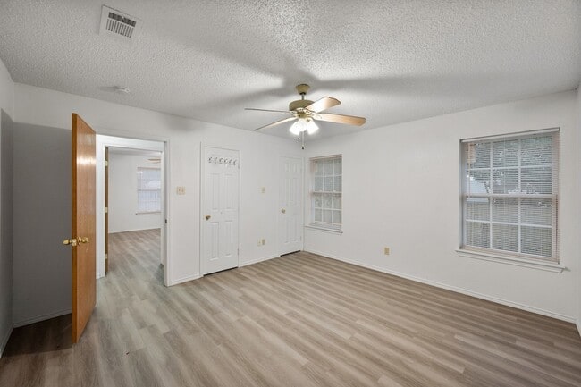Building Photo - 6436 Ridglea Dr