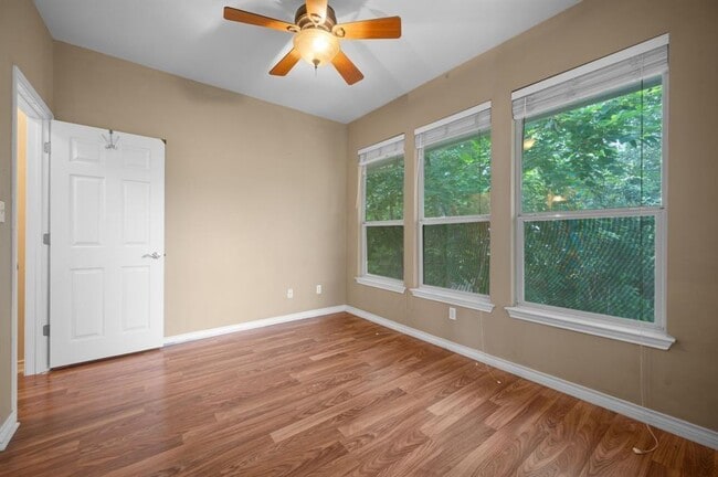 Building Photo - 5306 Beacon Dr