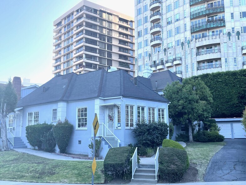Primary Photo - 10577-10579 Ashton Ave