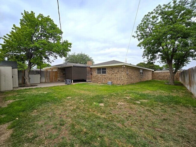 Building Photo - 2809 Moss Ave