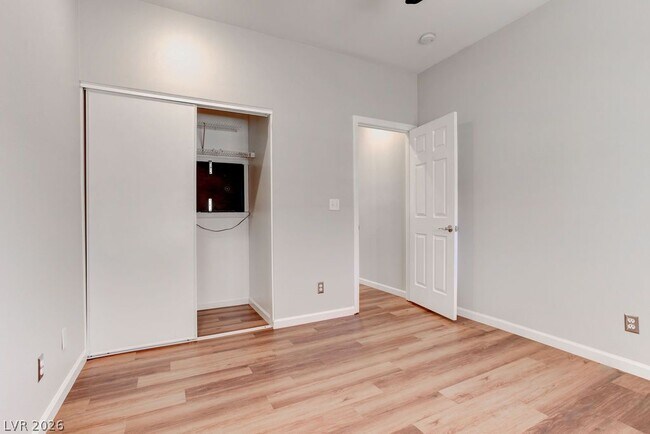 Building Photo - 325 Brilliant Summit Cir