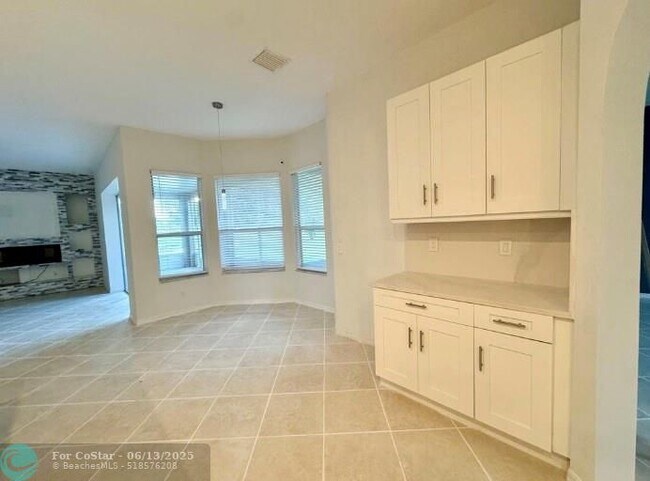 Building Photo - 2811 Serenity Cir S