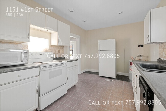 Building Photo - 1151 41st St