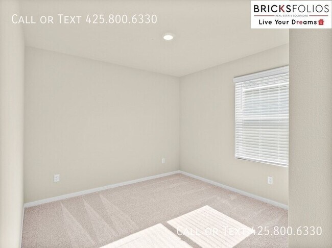 Building Photo - Inviting Home in Port Orchard with a Perfe...
