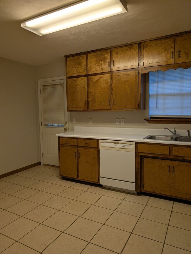 Building Photo - 8790-8793 Louvinia Way