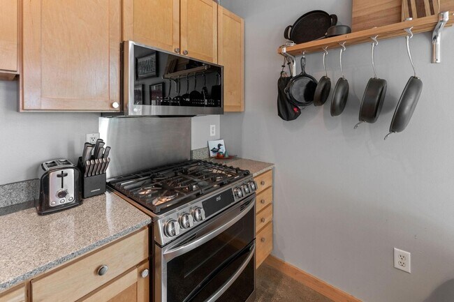 Building Photo - 710 N 4th St