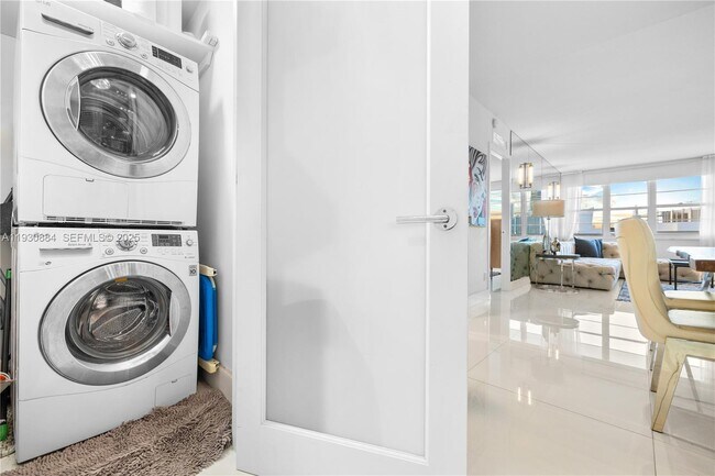 Building Photo - 100 Lincoln Rd