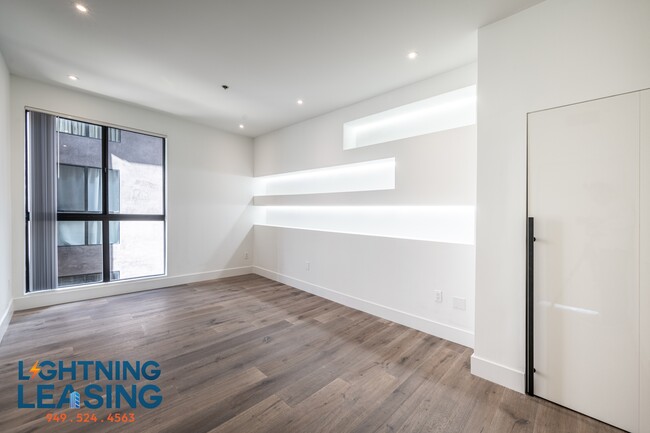 Building Photo - 8811-8815 Burton Way