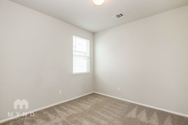 Building Photo - 252 Fabion St