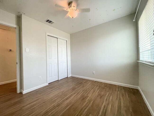Building Photo - 1009 Mellow Breeze