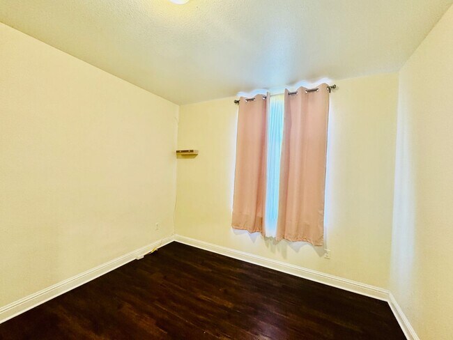 Building Photo - Beautiful 3 Bedroom 2 Bath Home in Los Banos FOR RENT!