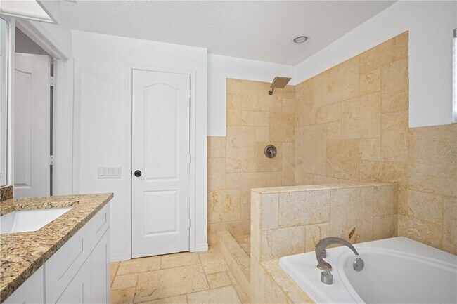 Building Photo - 5513 Terrain De Golf Dr
