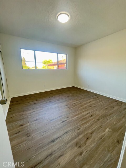 Building Photo - 525 E Olive Ave