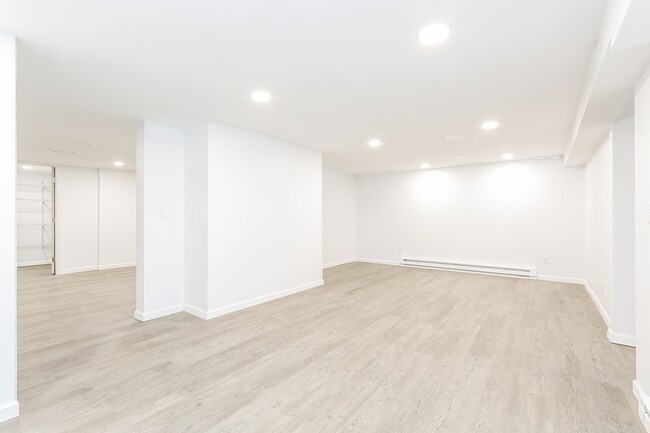 Building Photo - 400 W Bridge St