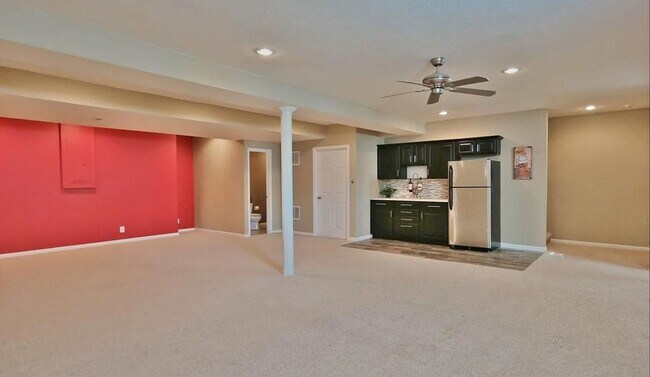 Building Photo - Modern 3 Bedroom 4 Bathroom Bellevue Home!