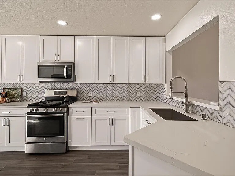 Building Photo - 1001 Eaglewood Ave