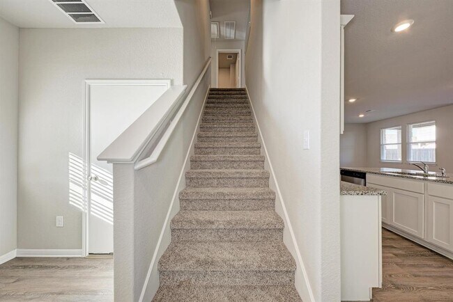 Building Photo - 1232 Vogel Dr