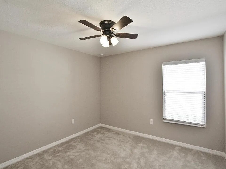 Building Photo - 5555 NW Pine Trail Cir